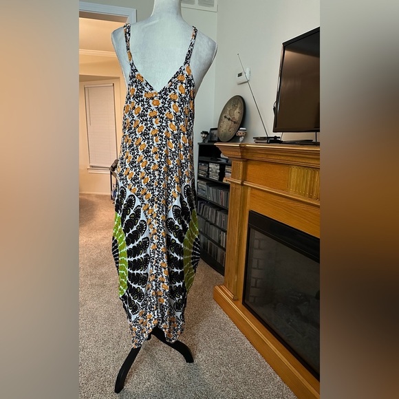 Women’s Bold Print Green Black Brown Sleeveless Maxi Dress Measures As A Large. - Picture 2 of 10